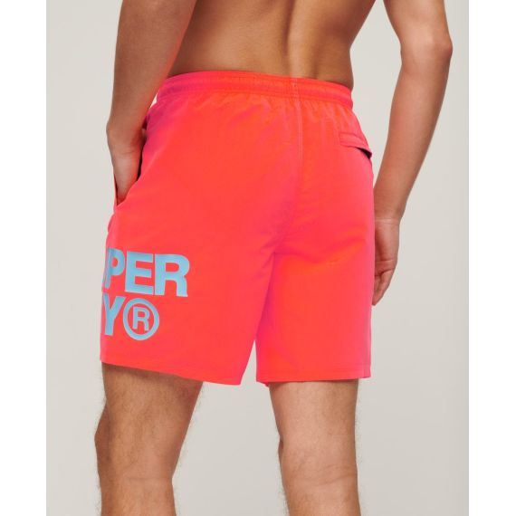 Superdry Ανδρικό Μαγιώ Polyester M3010228A-PY7 Logo 17'' Relaxed Fit Coral - Βερμούδες Μαγιό στο Bodyman